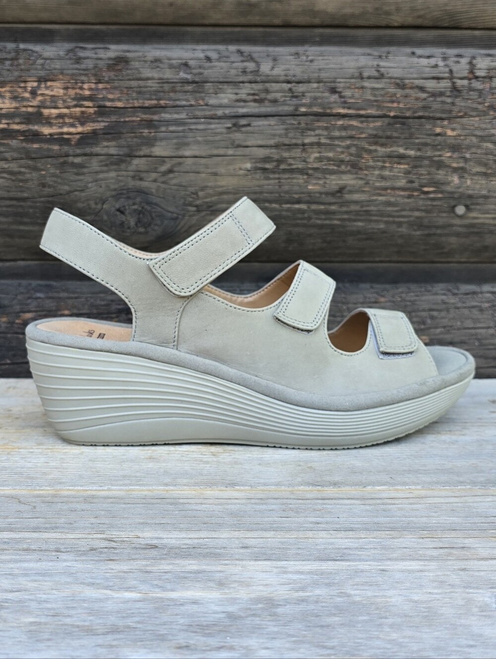 Clarks Reedly Juno Coastal Minimalist Sage Nubuck Comfort Wedge Sandal 9W